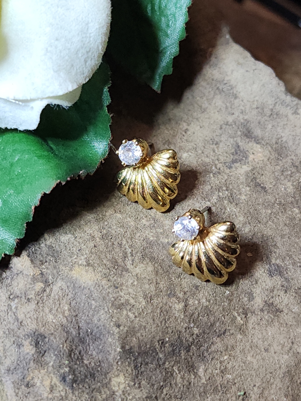 Vintage Gold Toned Shell Fan Stud Earrings with Clear Glass Rhinestones